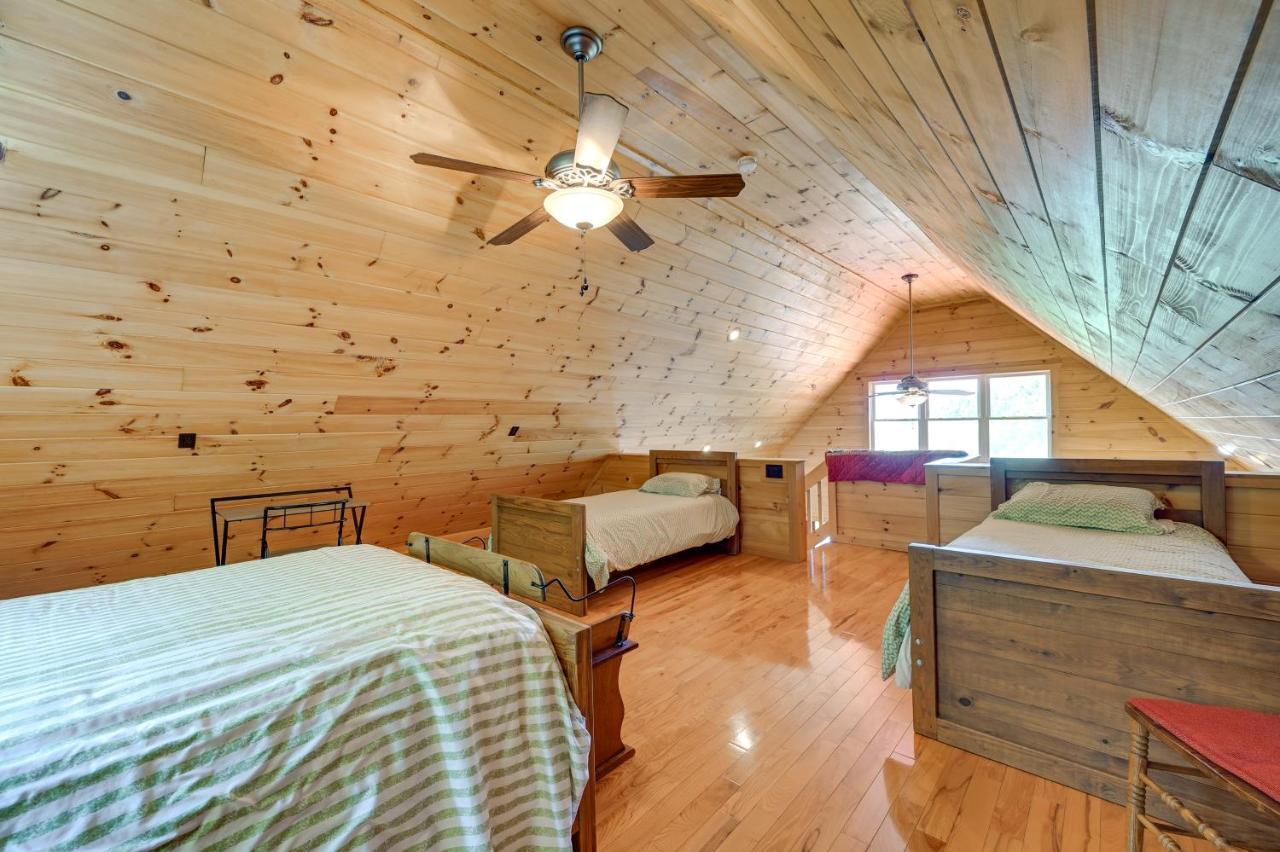 Warm And Cozy Cabin With Deck On Top Of The Blue Ridge Fancy Gap Екстериор снимка